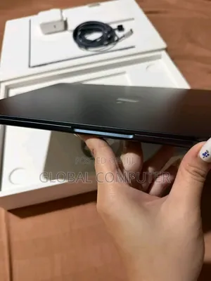 New Laptop Apple MacBook Air 2024 M3 8GB Apple M3 SSD 256GB