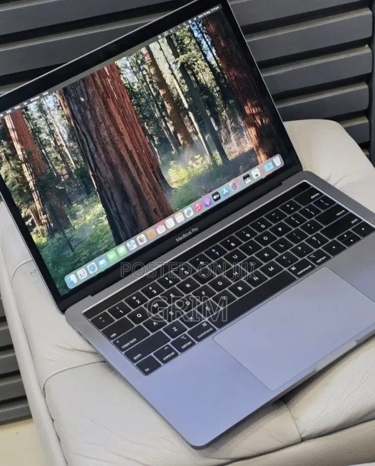 New Laptop Apple MacBook Pro 2019 16GB Intel Core i7 SSD 512GB