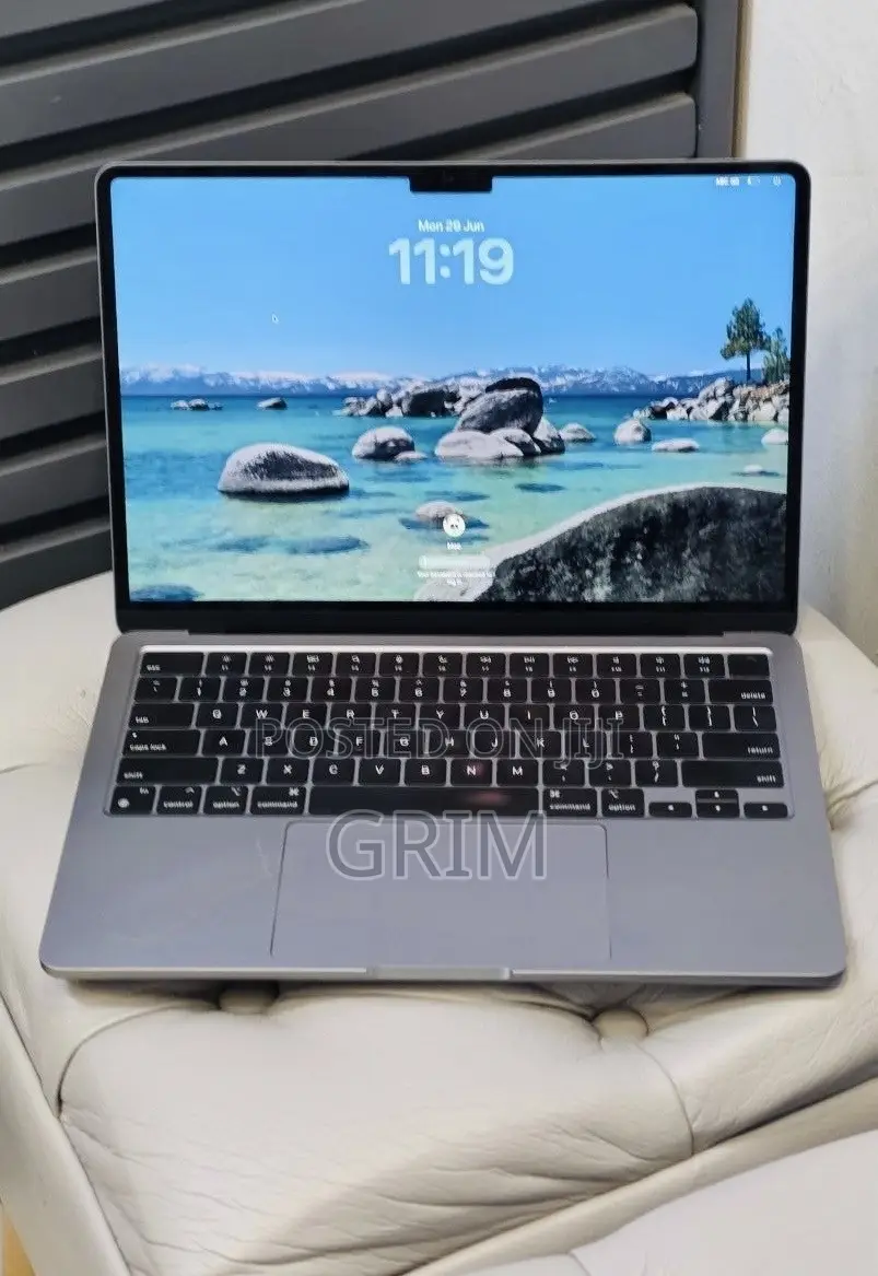 New Laptop Apple MacBook Air 2022 M2 8GB Apple M2 SSD 256GB