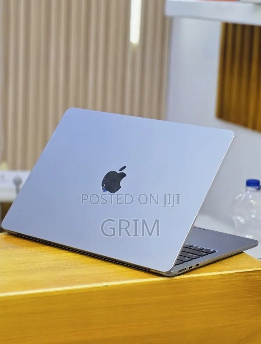 New Laptop Apple MacBook Air 2022 M2 8GB Apple M2 SSD 256GB