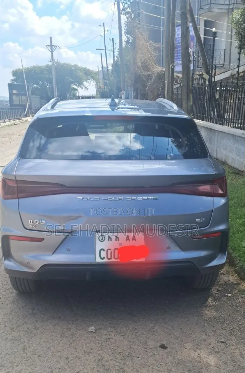 BYD E2 43 kWh 94 hp FWD 2025 Silver