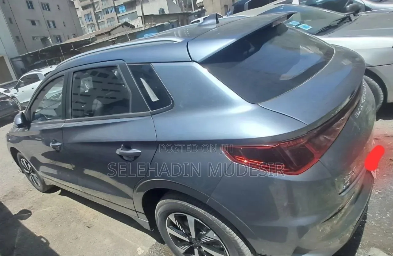 BYD E2 43 kWh 94 hp FWD 2025 Silver