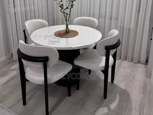 Premium 4 Seaters Dining Table for Clever Spaces. የምግብ ጠረጴዛ