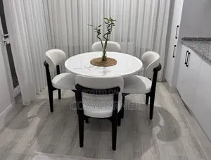 Premium 4 Seaters Dining Table for Clever Spaces. የምግብ ጠረጴዛ