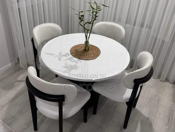 Premium 4 Seaters Dining Table for Clever Spaces. የምግብ ጠረጴዛ