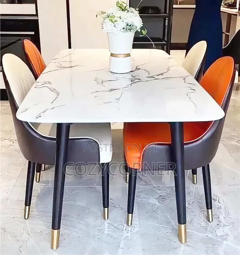 Multihued 4 Seaters Dining Table With Leather Chairs. የምግብ ጠረጴዛ