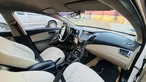 Hyundai Elantra Limited Sedan FWD (1.8L 4cyl 6A) 2013 White