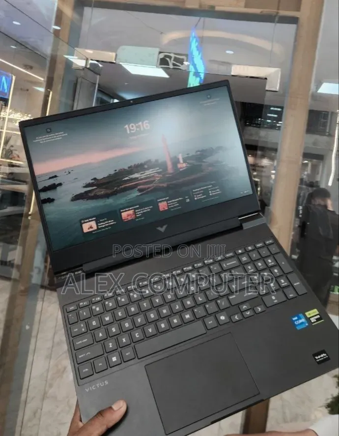 New Laptop HP Victus 15 16GB Intel Core i7 SSD 1T