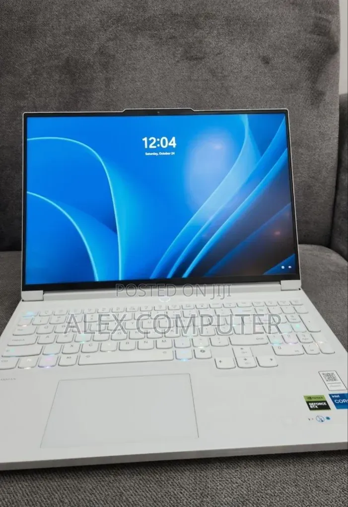 New Laptop Lenovo Legion Pro 7 16GB Intel Core i7 SSD 1T