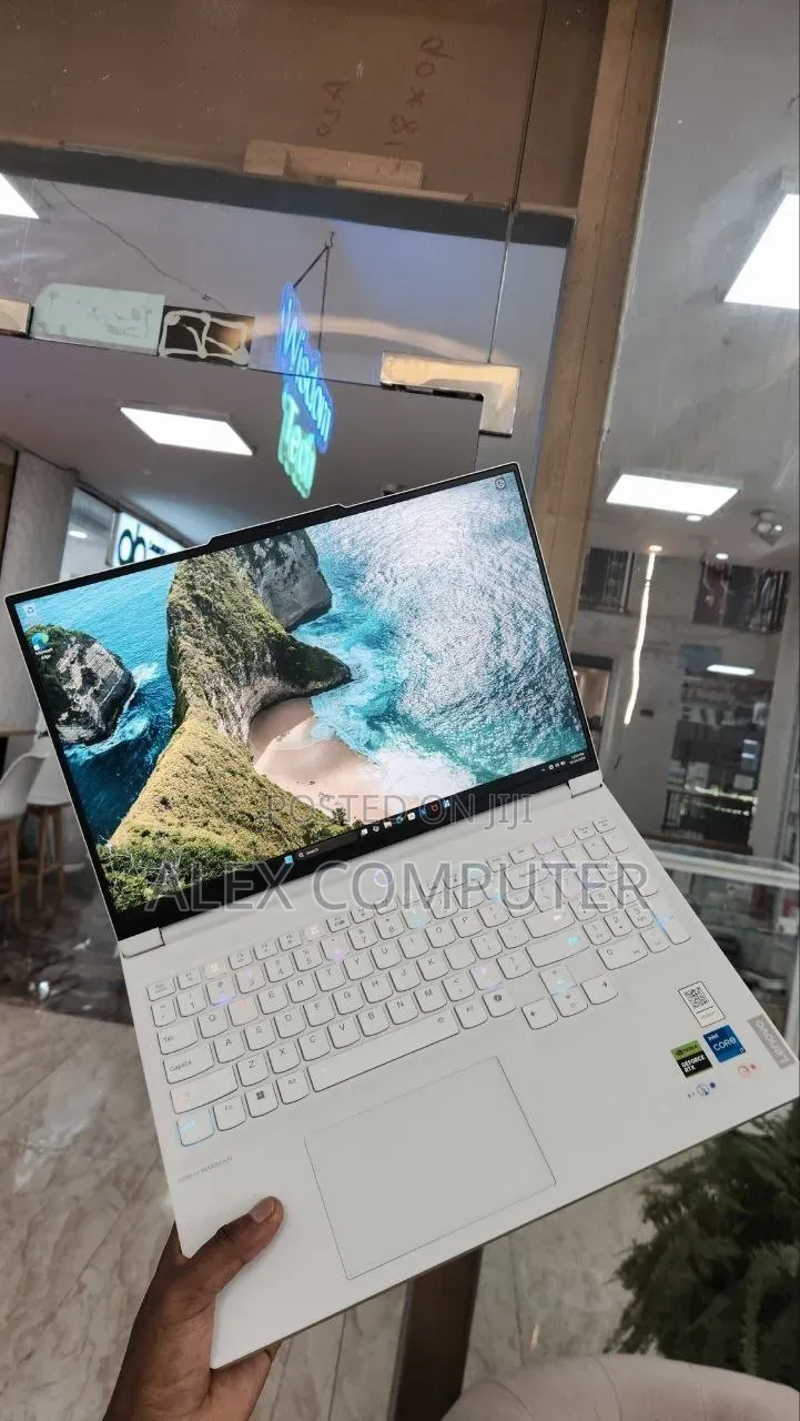 New Laptop Lenovo Legion Pro 7 16GB Intel Core i7 SSD 1T