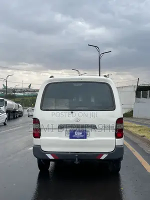 Toyota HiAce 2006 White