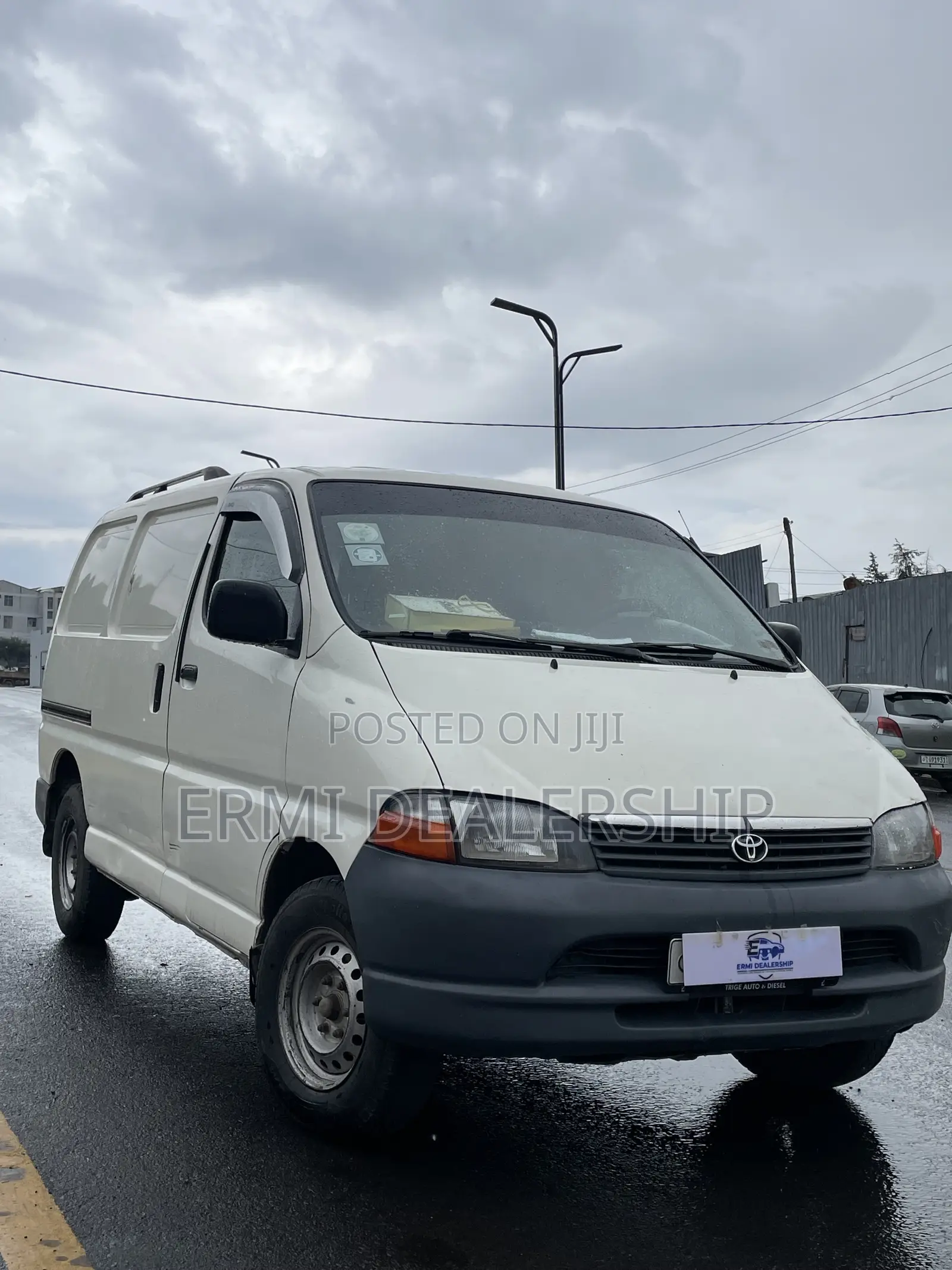 Toyota HiAce 2006 White