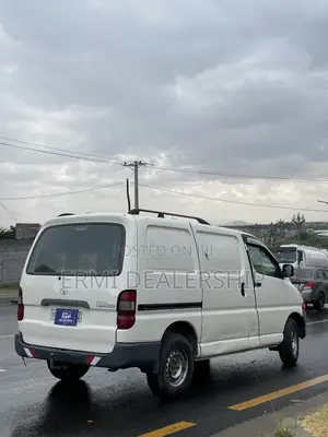 Toyota HiAce 2006 White