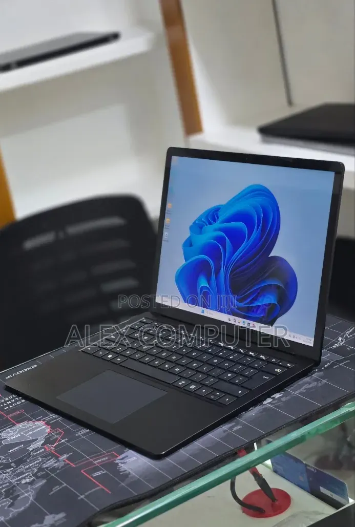 New Laptop Microsoft Surface Laptop 4 16GB Intel Core i7 SSD 512GB