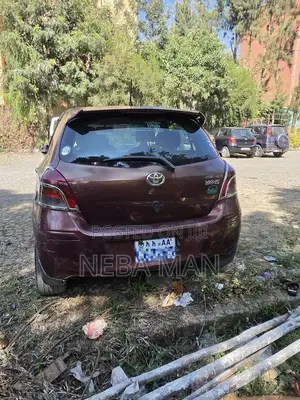 Toyota Yaris 2010 Brown