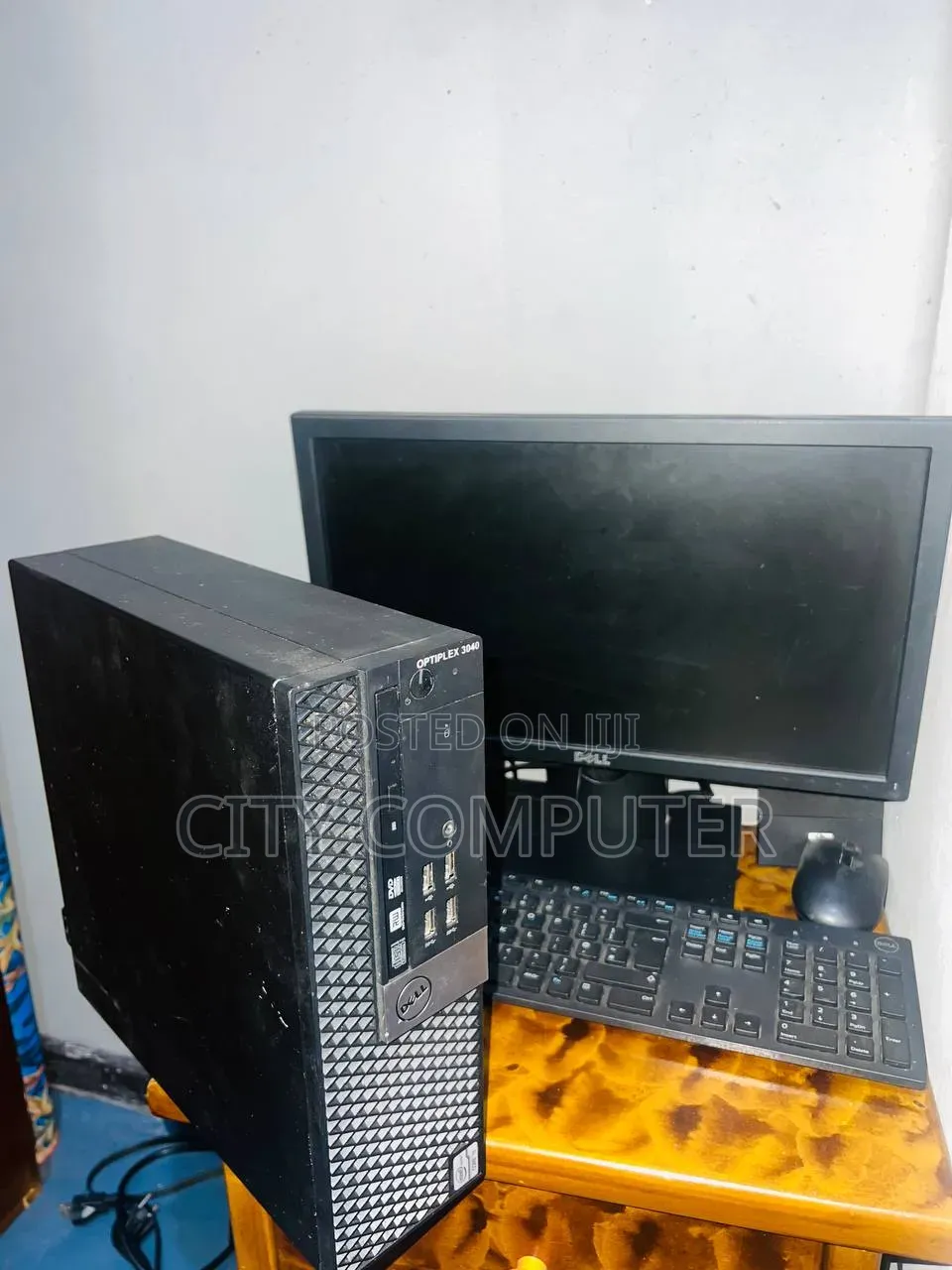 New Desktop Computer Dell Optiplex 3040 4GB Intel Core i3 HDD 1T