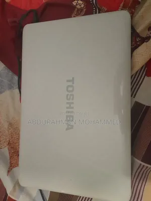 Laptop Toshiba Satellite L750D 1GB Intel Core i3 HDD 128GB
