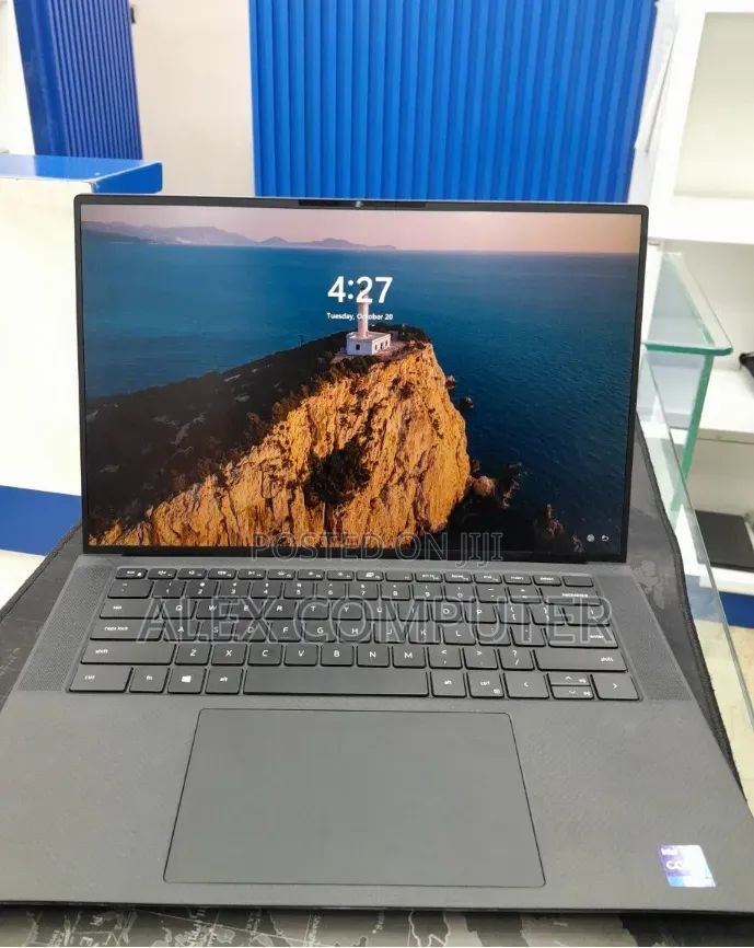New Laptop Dell Precision 5560 16GB Intel Core i9 SSD 512GB