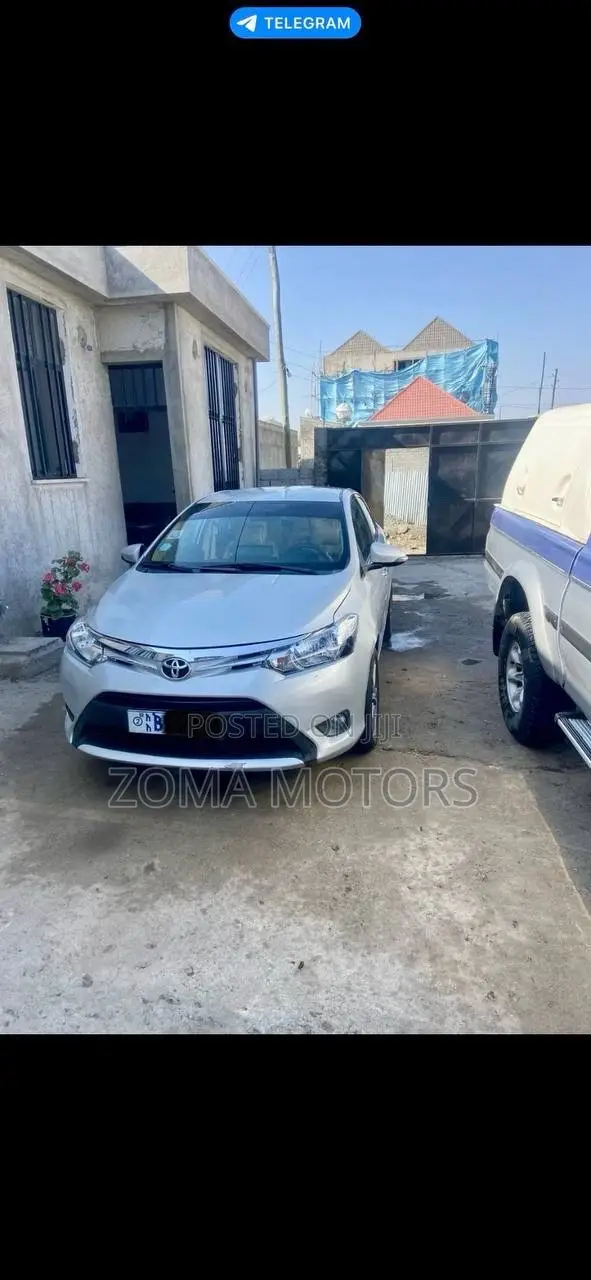 Toyota Yaris SE Hatchback 5dr 2015 Silver