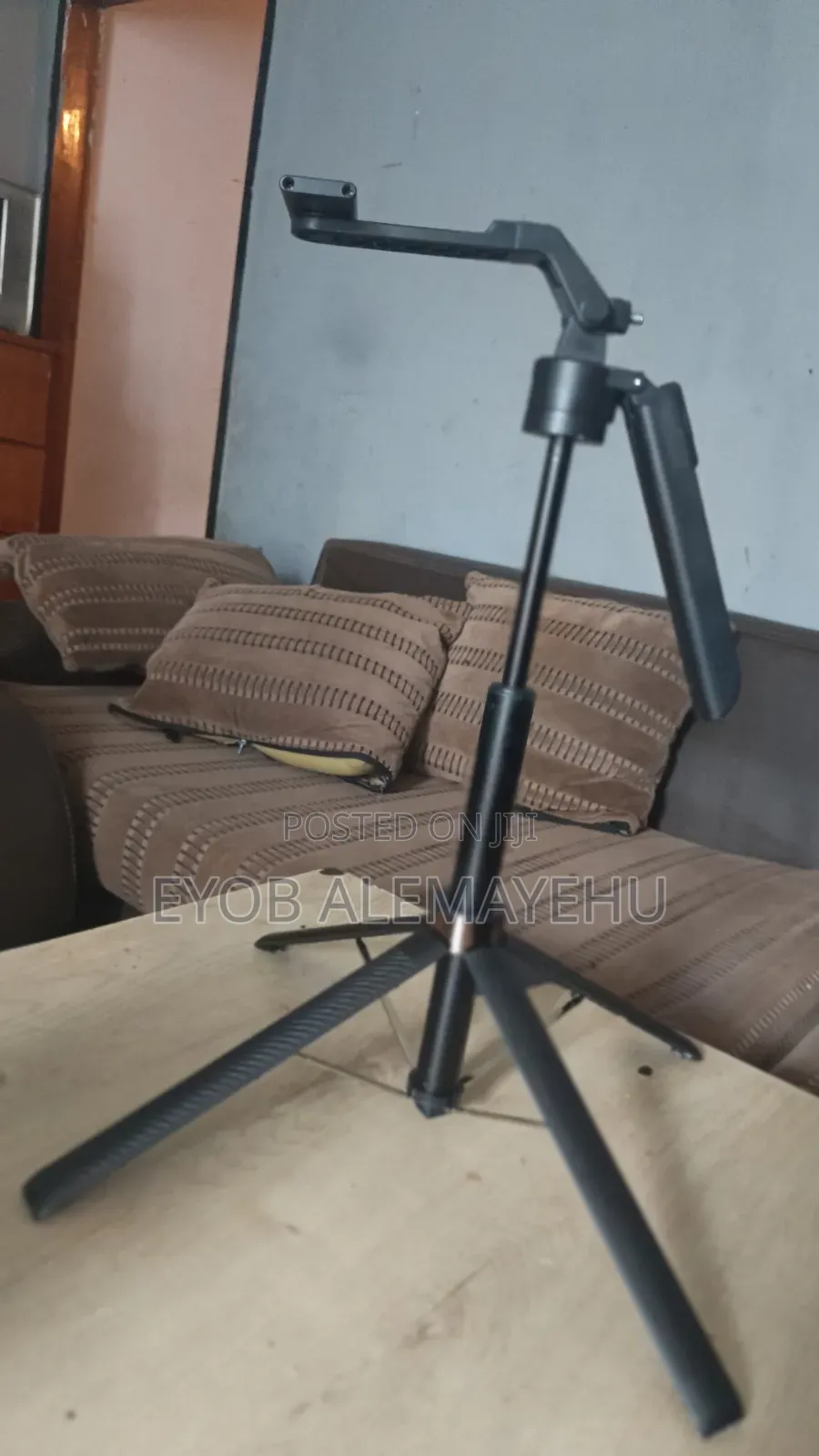 · C12 Smart Selfie Stick With AI Tracking & 1.8M Extension