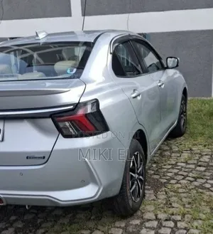 Suzuki Dzire 2025 Silver