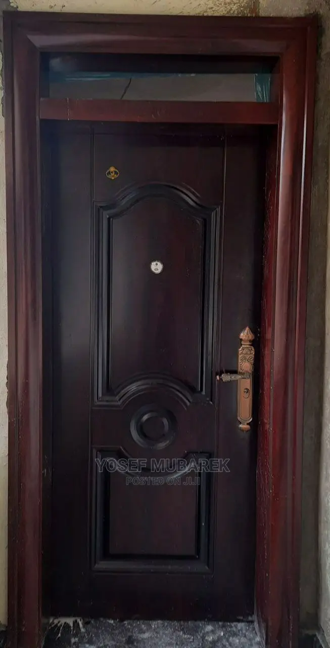 የ ውስጥ እና ውጭ በሮች