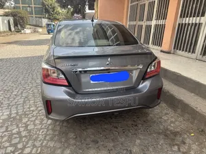 Mitsubishi Attrage 2022 Silver