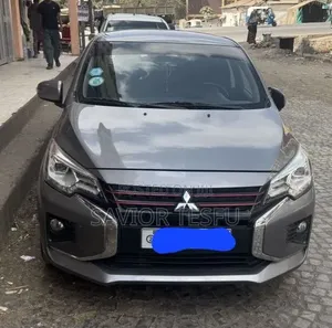 Mitsubishi Attrage 2022 Silver