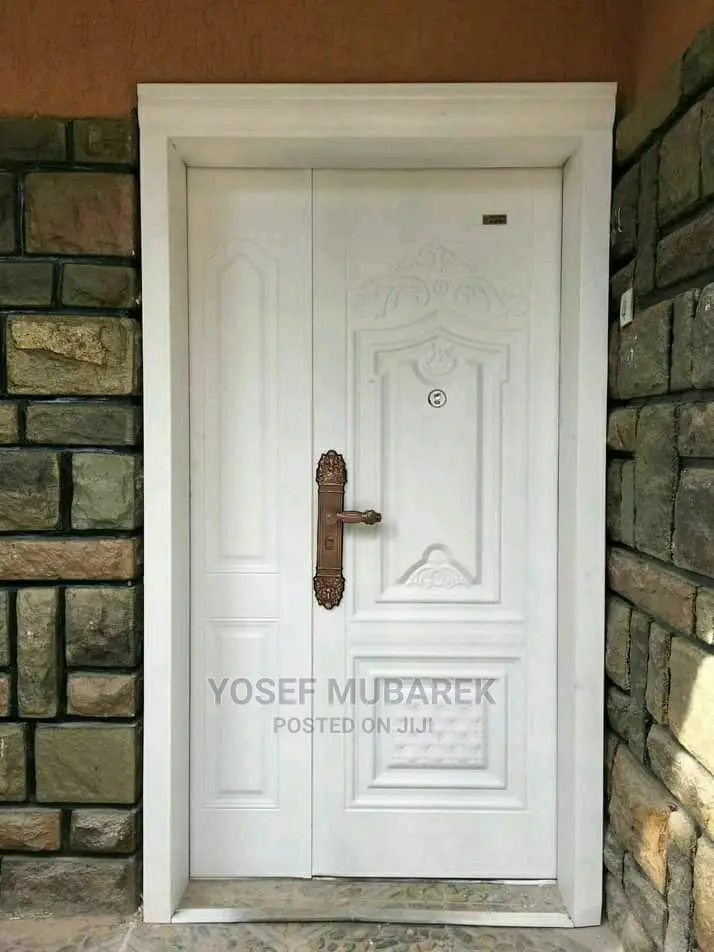 የ ውስጥ እና ውጭ በሮች