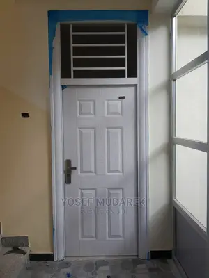 የ ውስጥ እና ውጭ በሮች