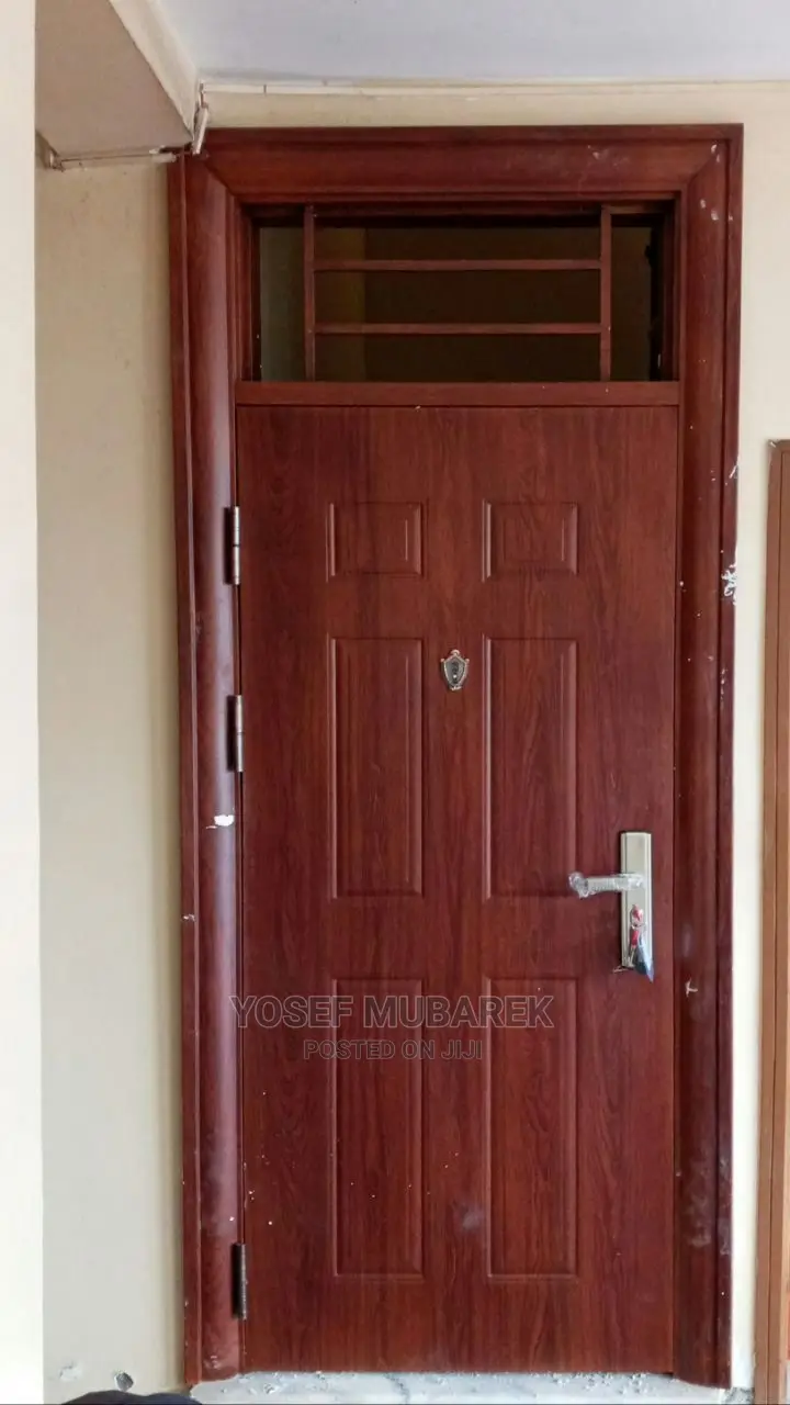 የ ውስጥ እና ውጭ በሮች