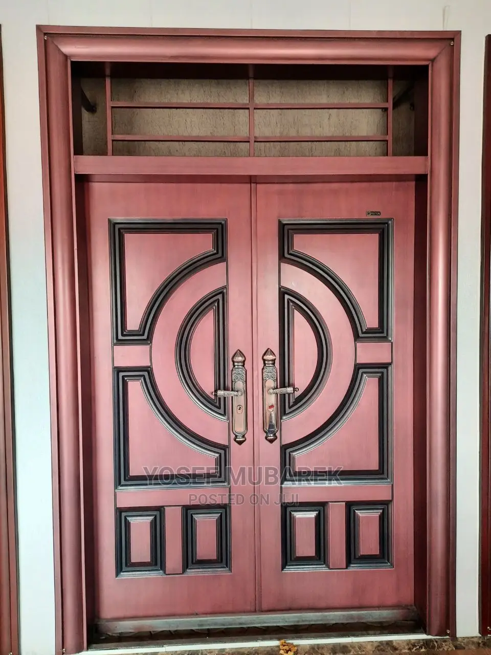 የ ውስጥ እና ውጭ በሮች