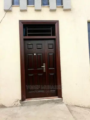 የ ውስጥ እና ውጭ በሮች