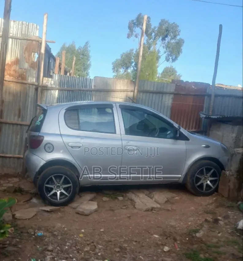 Toyota Vitz 2001 Silver