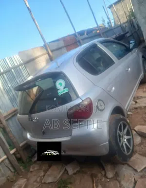 Toyota Vitz 2001 Silver