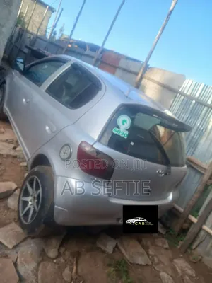 Toyota Vitz 2001 Silver