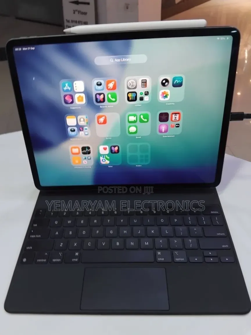 New Apple iPad Pro 12.9 (2022) 256 GB