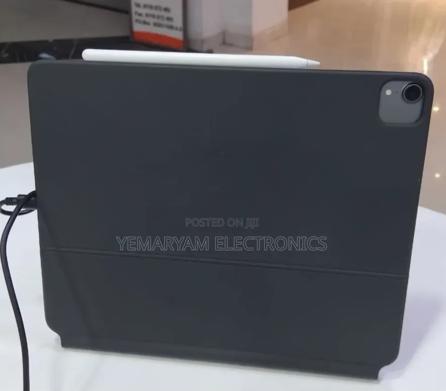 New Apple iPad Pro 12.9 (2022) 256 GB