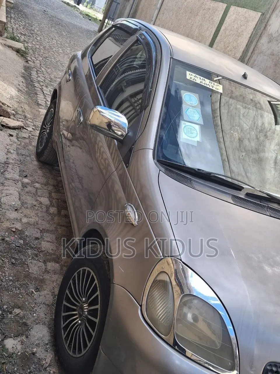 Toyota Vitz 2001 Silver
