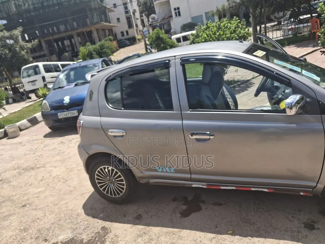Toyota Vitz 2001 Silver