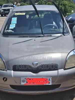 Toyota Vitz 2001 Silver