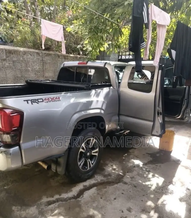 Toyota Tacoma 2019 Silver
