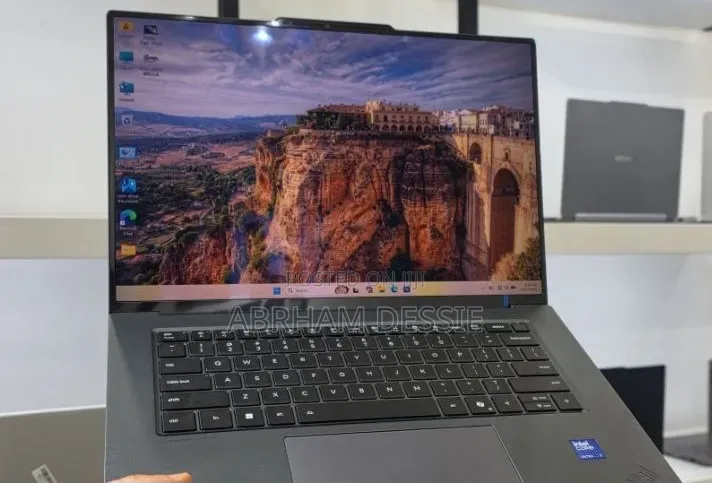 New Laptop Lenovo 32GB Intel Core Ultra 7 SSD 1T