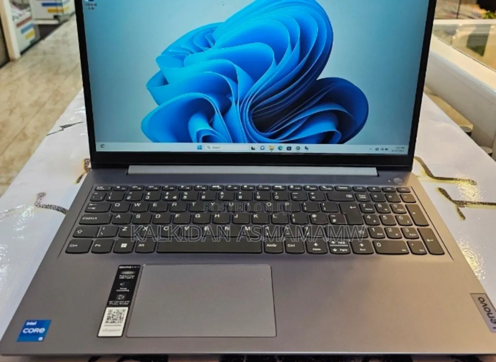 New Laptop Lenovo IdeaPad 1 8GB Intel Core i5 SSD 512GB