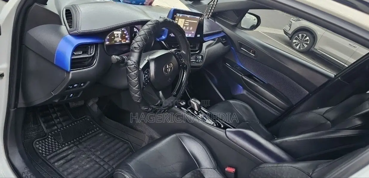 Toyota C-HR 2022 White