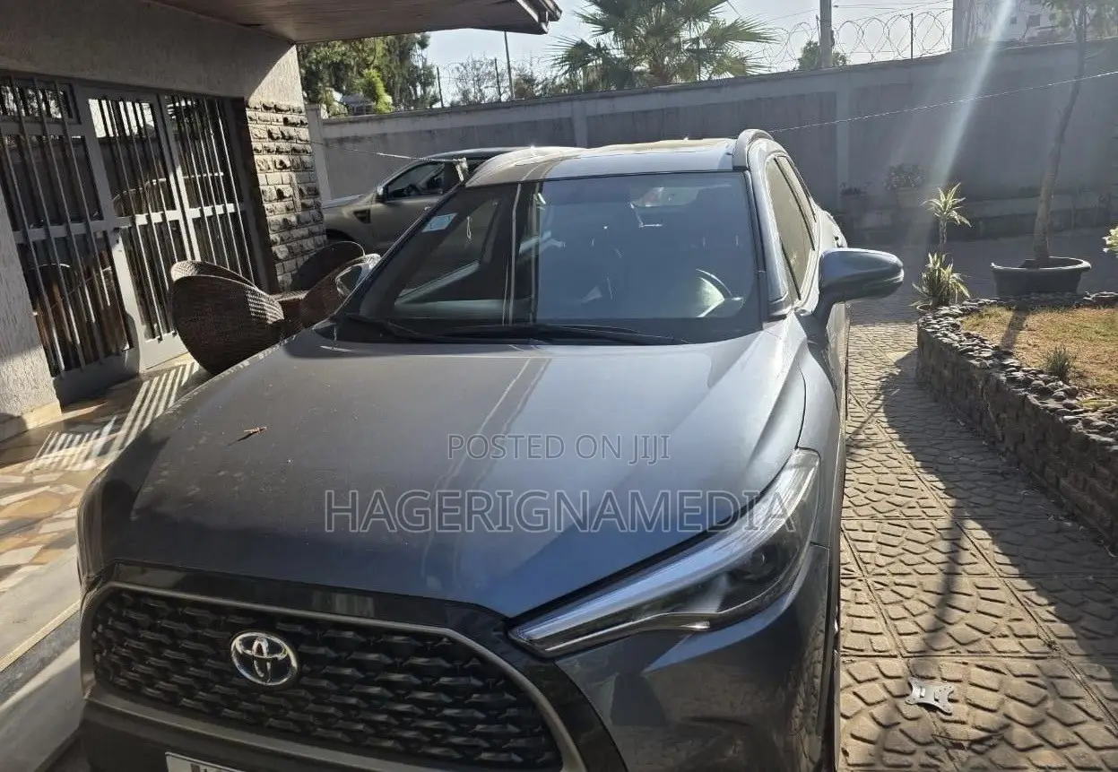 Toyota Corolla Cross 2025 Gray