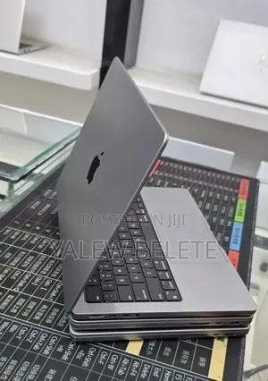 New Laptop Apple MacBook Pro 32GB Apple M1 Pro SSD 512GB