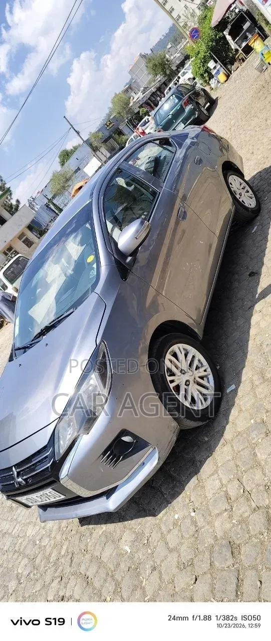 Mitsubishi Attrage 2021 Silver