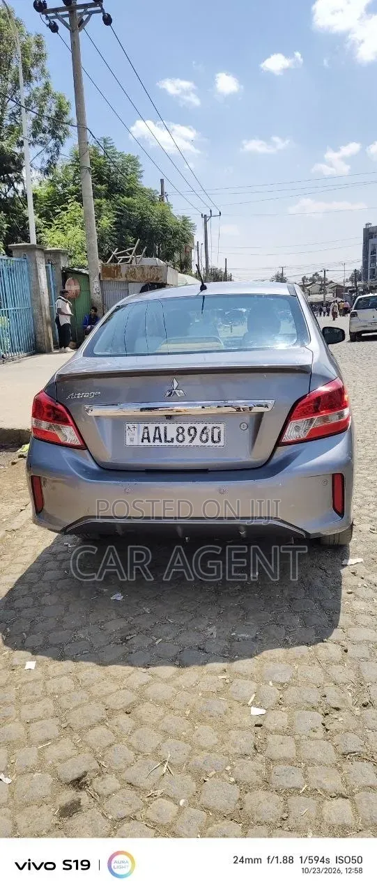 Mitsubishi Attrage 2021 Silver