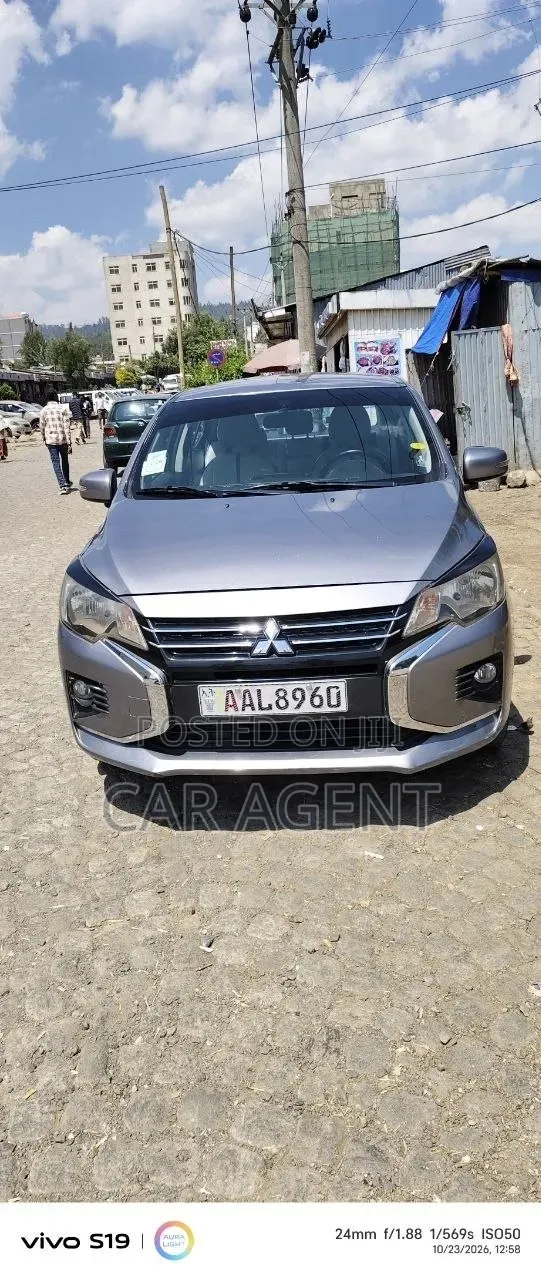 Mitsubishi Attrage 2021 Silver